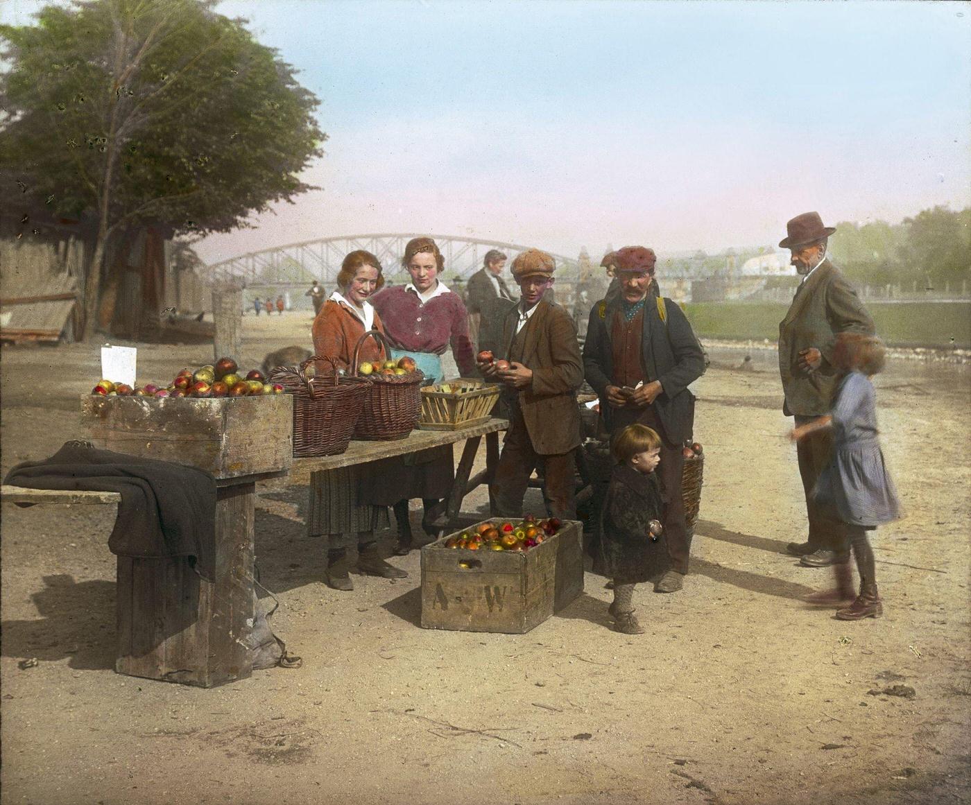 Fruit market at the Nussdorfer Laende. Vienna, 1905.
