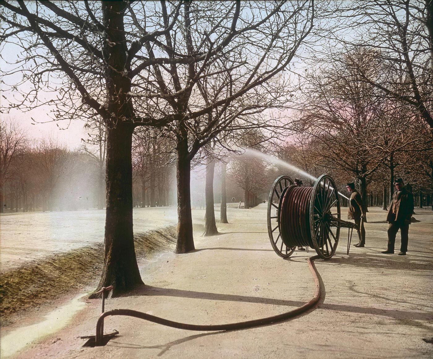 Workings at the Green Prater in Vienna during spring, 1905.