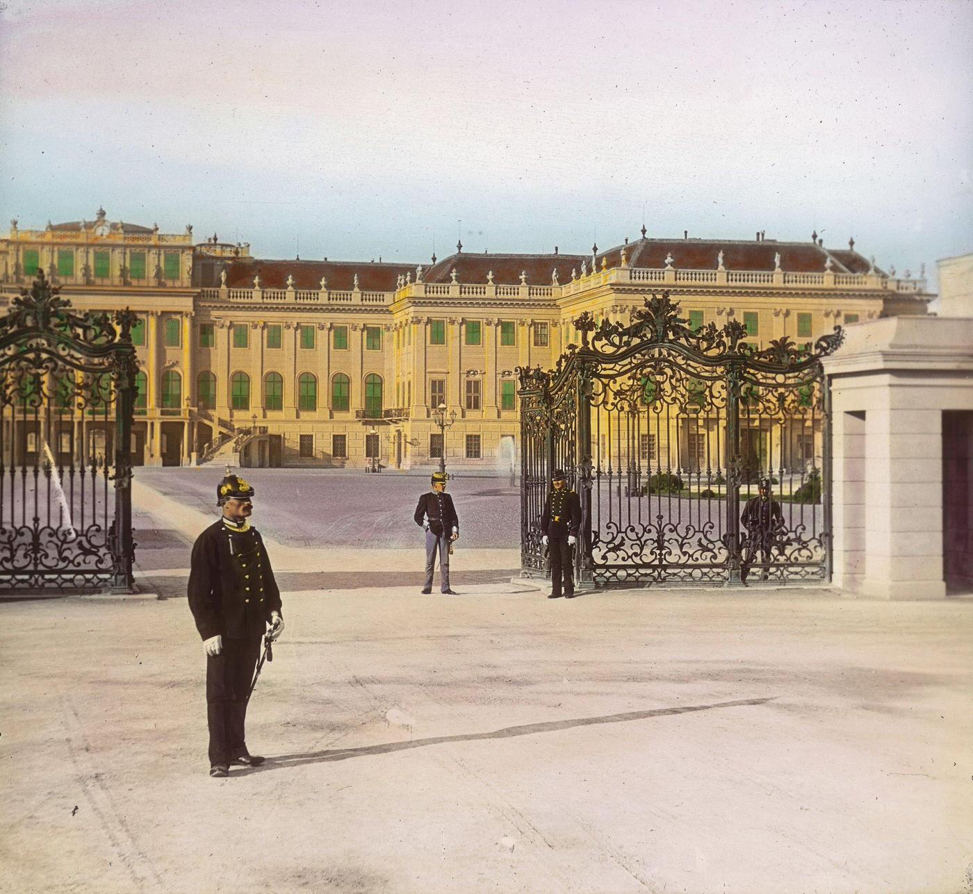 Entrance to the Schoenbrunn Palace's reception yard in Vienna's 13th district, 1905.