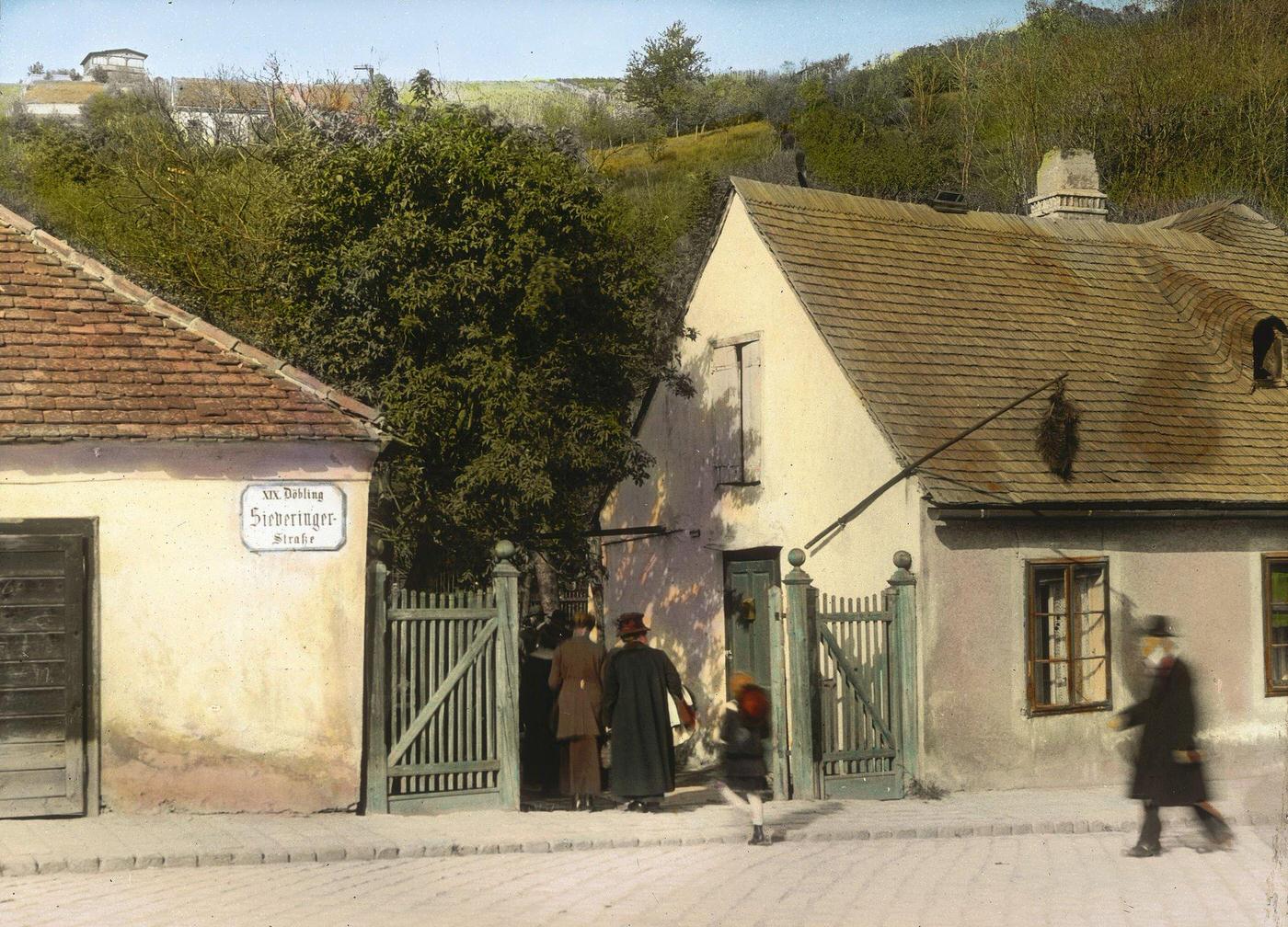 Wine tavern in Sieveringer Straße, Vienna's 19th district, 1905.