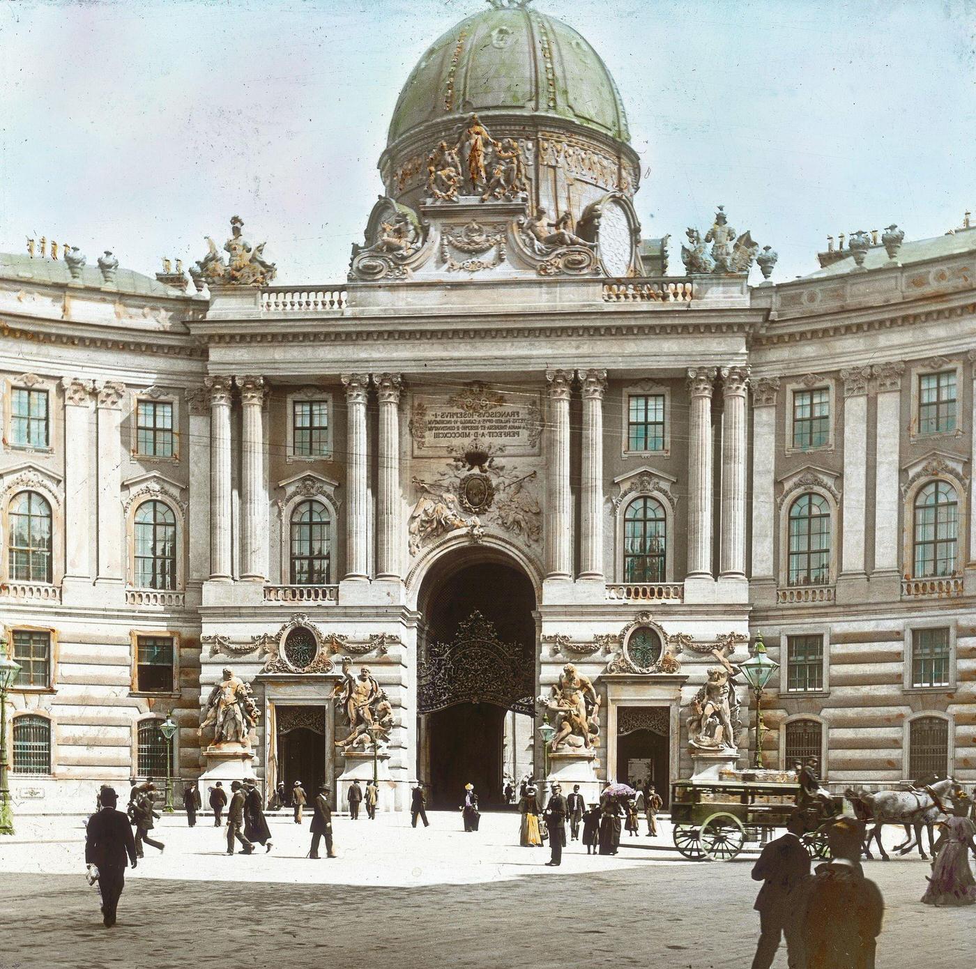 Michaelerplatz square and Michaelertor of the Hofburg in Vienna's 1st district, 1905.
