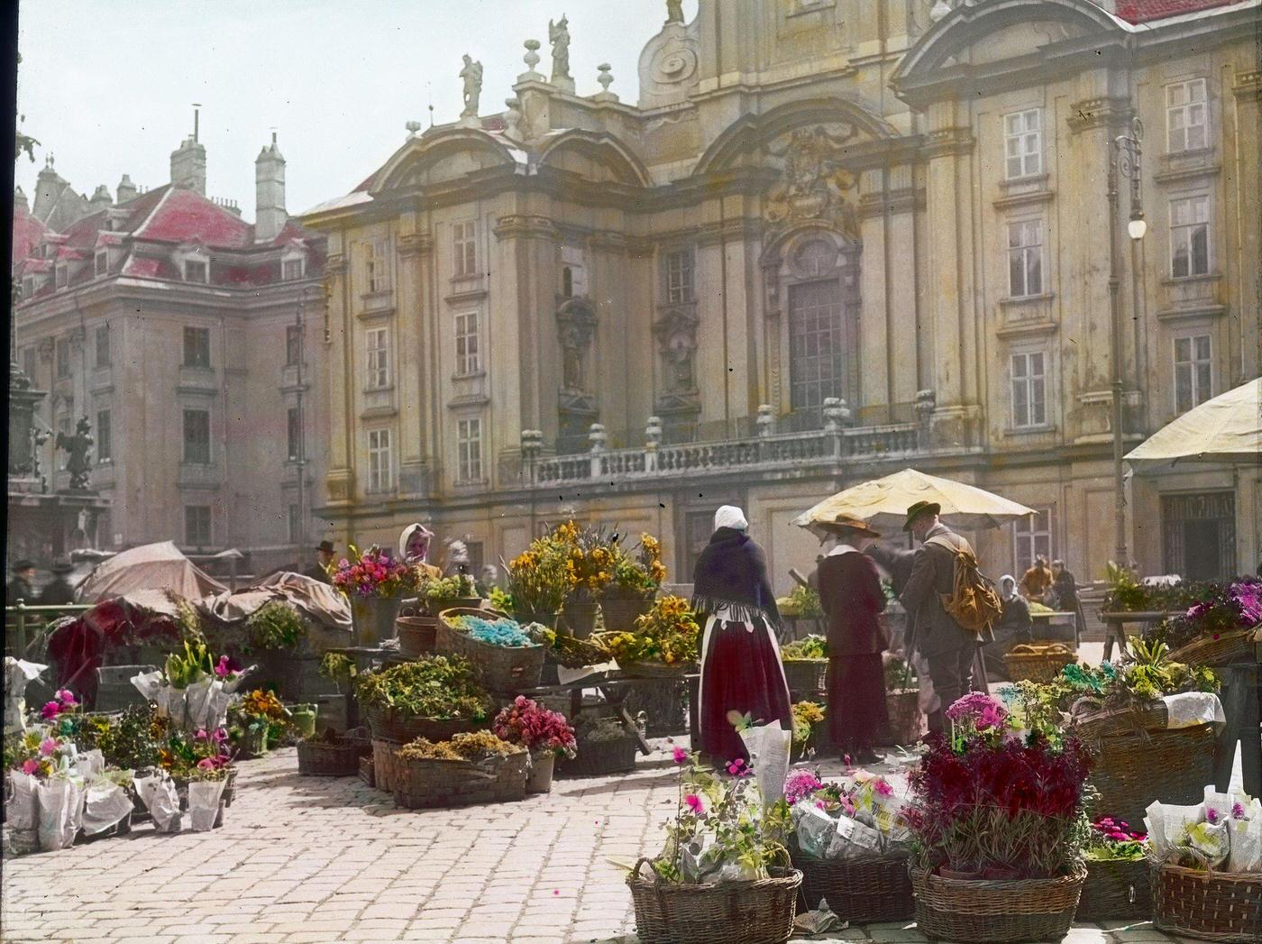 Flower market at Am Hof square in Vienna's 1st district, 1905.