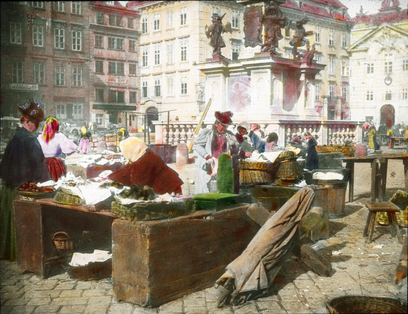 Flower market at Am Hof square in Vienna's first district, 1905.