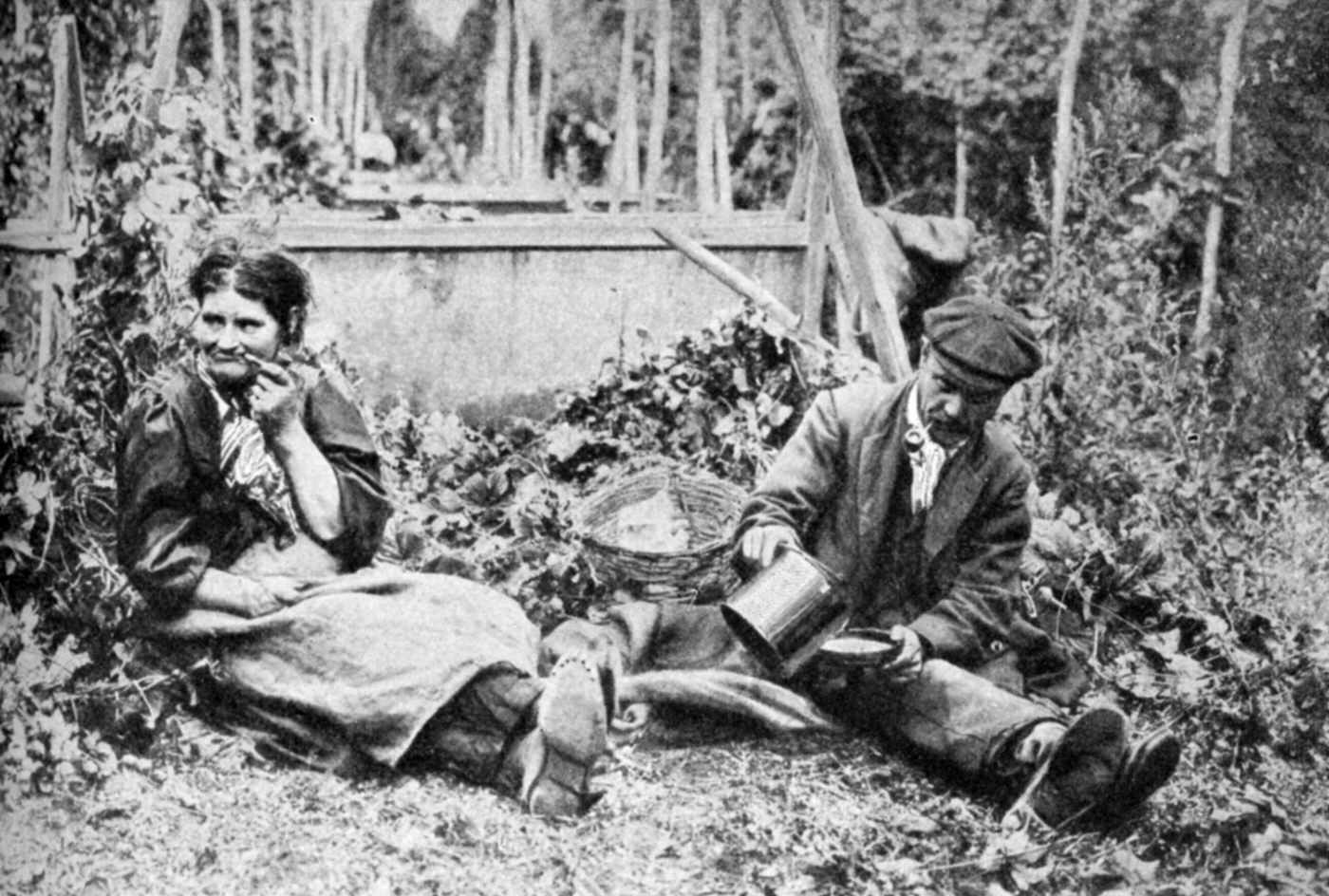 Hop Pickers in Kentish Fields, 1922: A Glimpse of Rural Life with Cigarettes in Hand