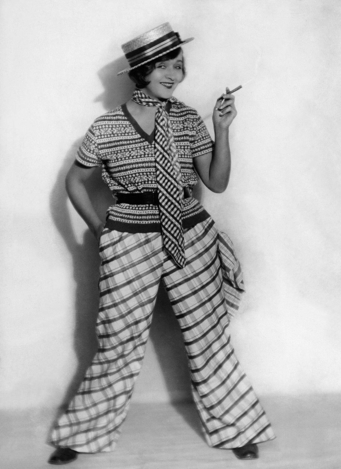 Actress Mara in 'Das tanzende Wien', 1928: Expressive and Alluring with a Cigarette