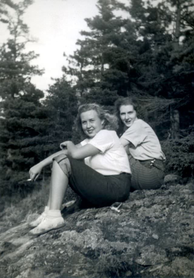 Lighting Up the Past: Vintage Photos of Women Smoking Cigarettes from the 1920s to 1950s