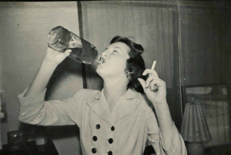 Lighting Up the Past: Vintage Photos of Women Smoking Cigarettes from the 1920s to 1950s