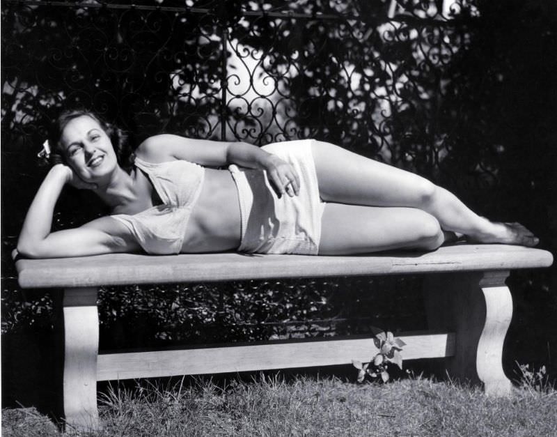 Lighting Up the Past: Vintage Photos of Women Smoking Cigarettes from the 1920s to 1950s