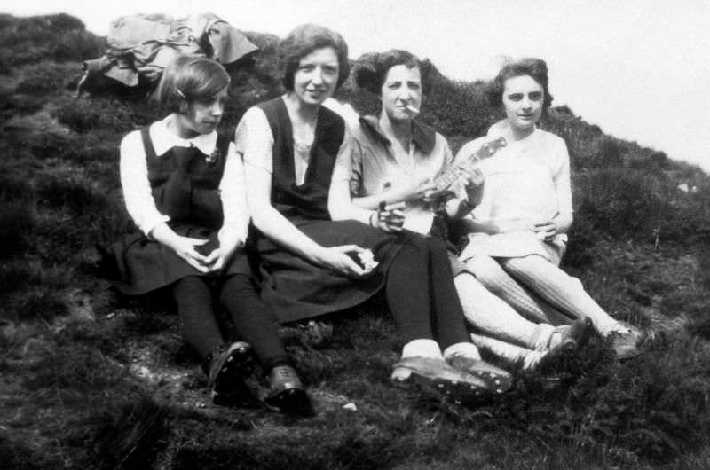 Lighting Up the Past: Vintage Photos of Women Smoking Cigarettes from the 1920s to 1950s