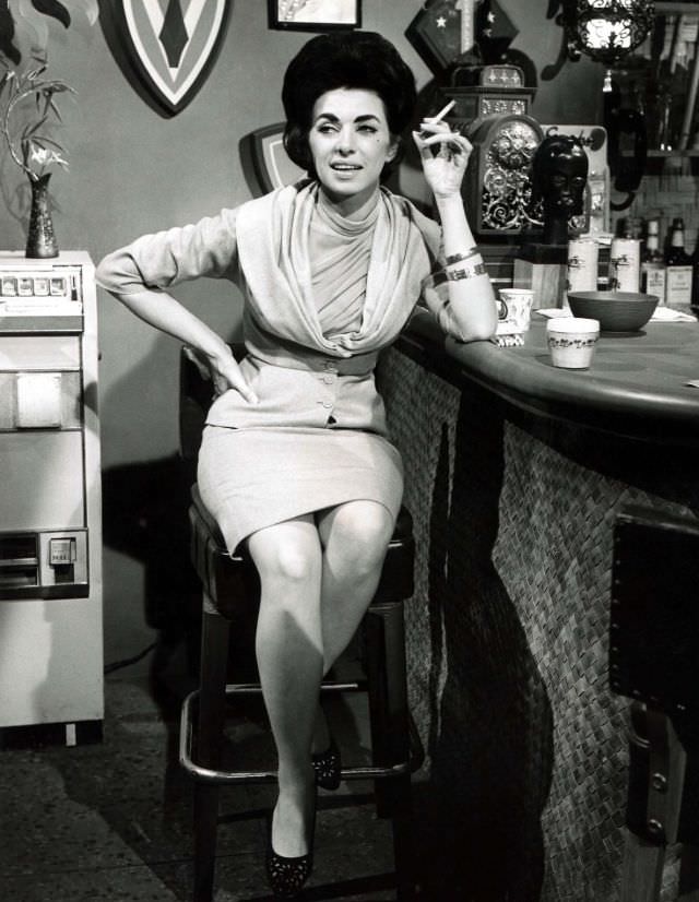 File:Kay Francis In First Lady Trailer.jpg - Wikipedia Australia