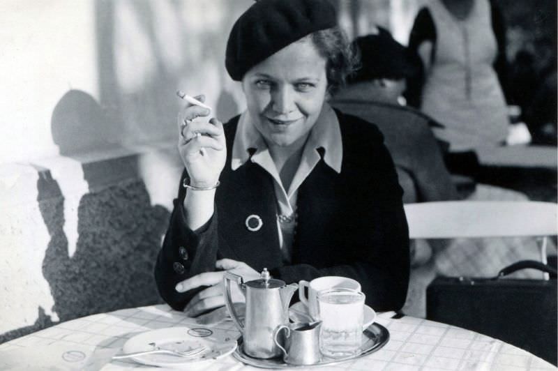 Lighting Up the Past: Vintage Photos of Women Smoking Cigarettes from the 1920s to 1950s