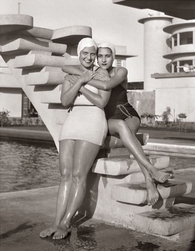 The Evolution of Elegance: Defining 1930s Swimwear Through Vintage Photos