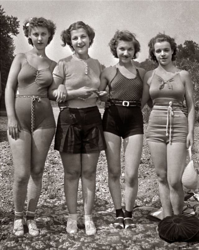 The Evolution of Elegance: Defining 1930s Swimwear Through Vintage Photos