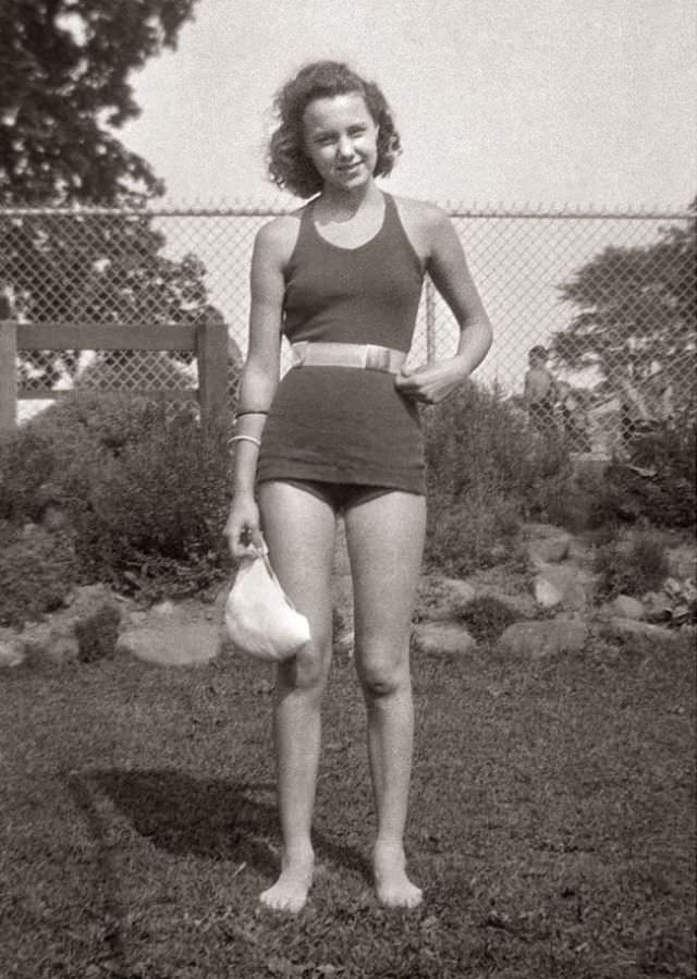 The Evolution of Elegance: Defining 1930s Swimwear Through Vintage Photos