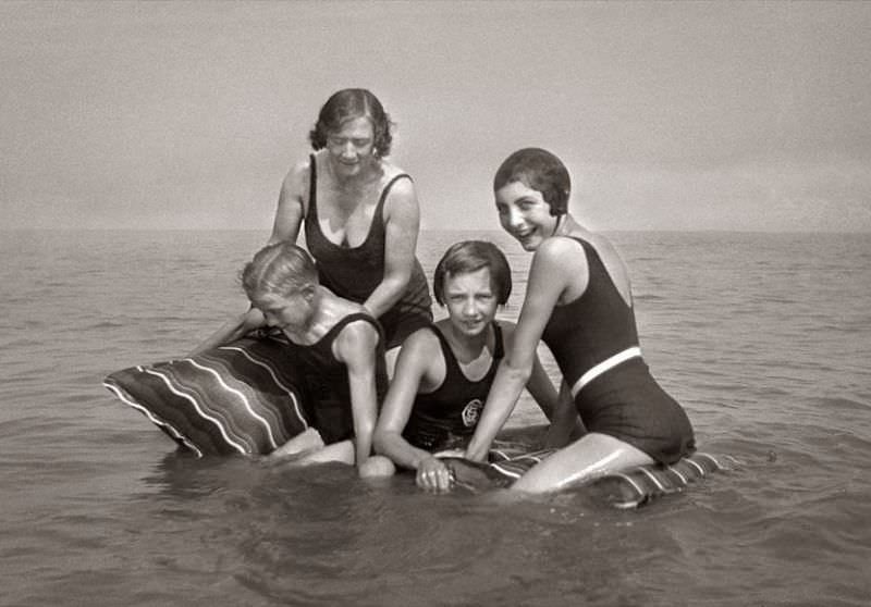 The Evolution of Elegance: Defining 1930s Swimwear Through Vintage Photos