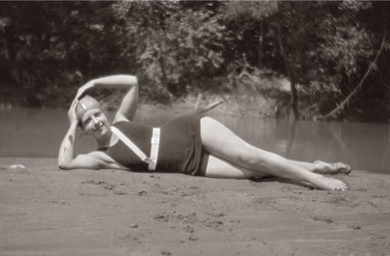 The Evolution of Elegance: Defining 1930s Swimwear Through Vintage Photos