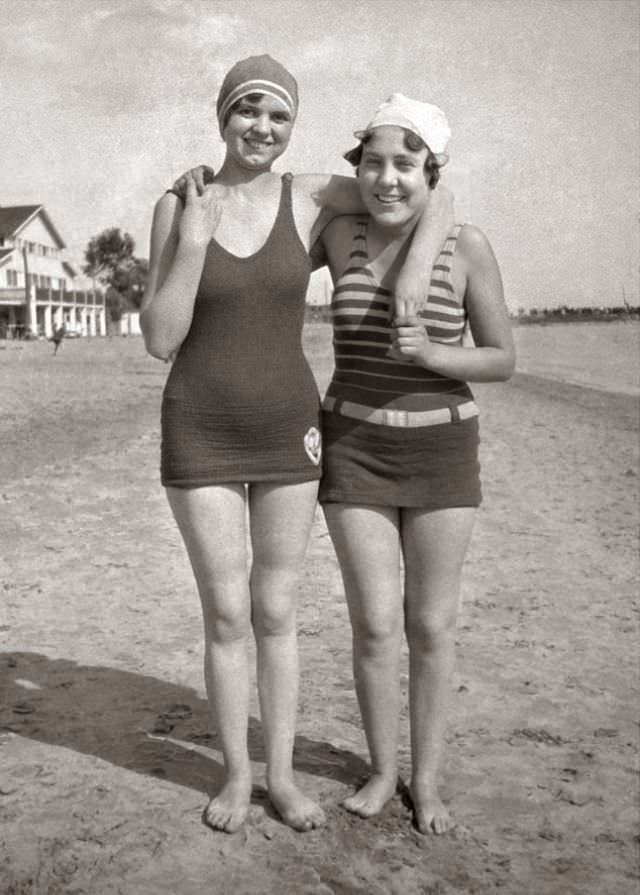 The Evolution of Elegance: Defining 1930s Swimwear Through Vintage Photos