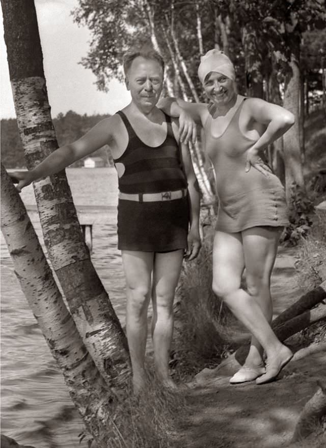 The Evolution of Elegance: Defining 1930s Swimwear Through Vintage Photos