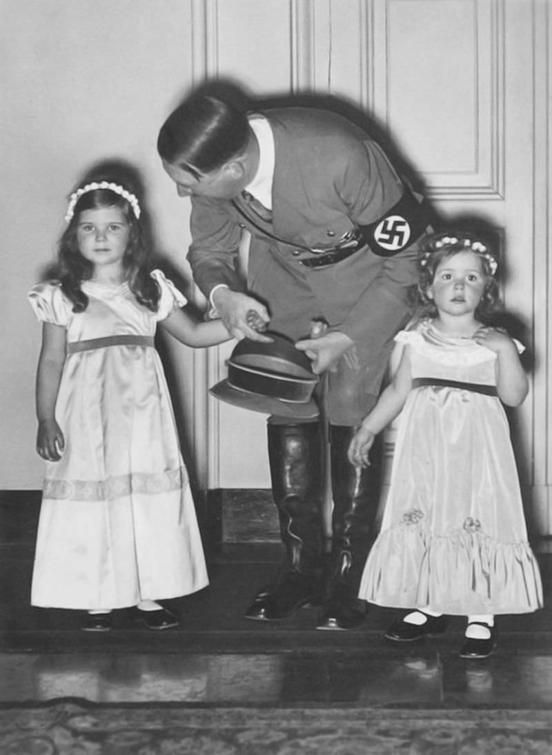 Adorable Photos of Adolf Hitler with Helga Goebbels, his Favorite little Girl