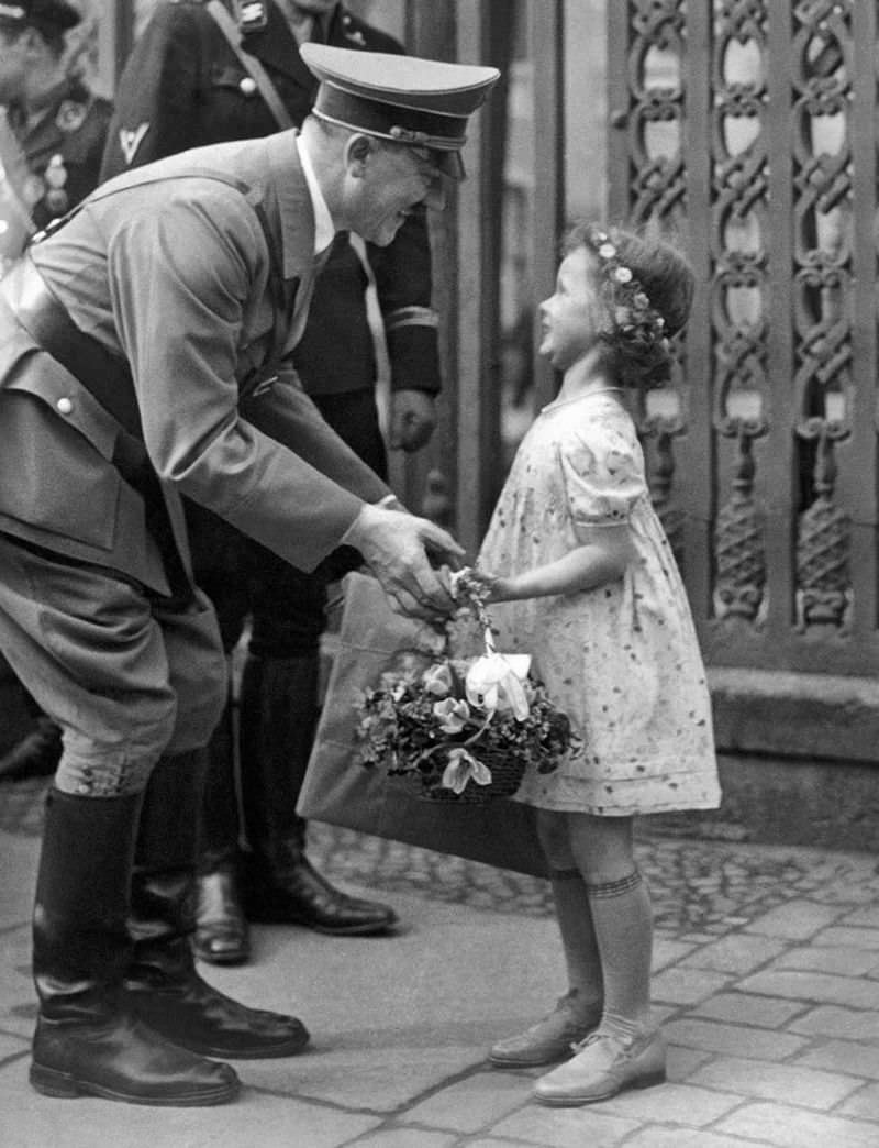 Adorable Photos of Adolf Hitler with Helga Goebbels, his Favorite little Girl