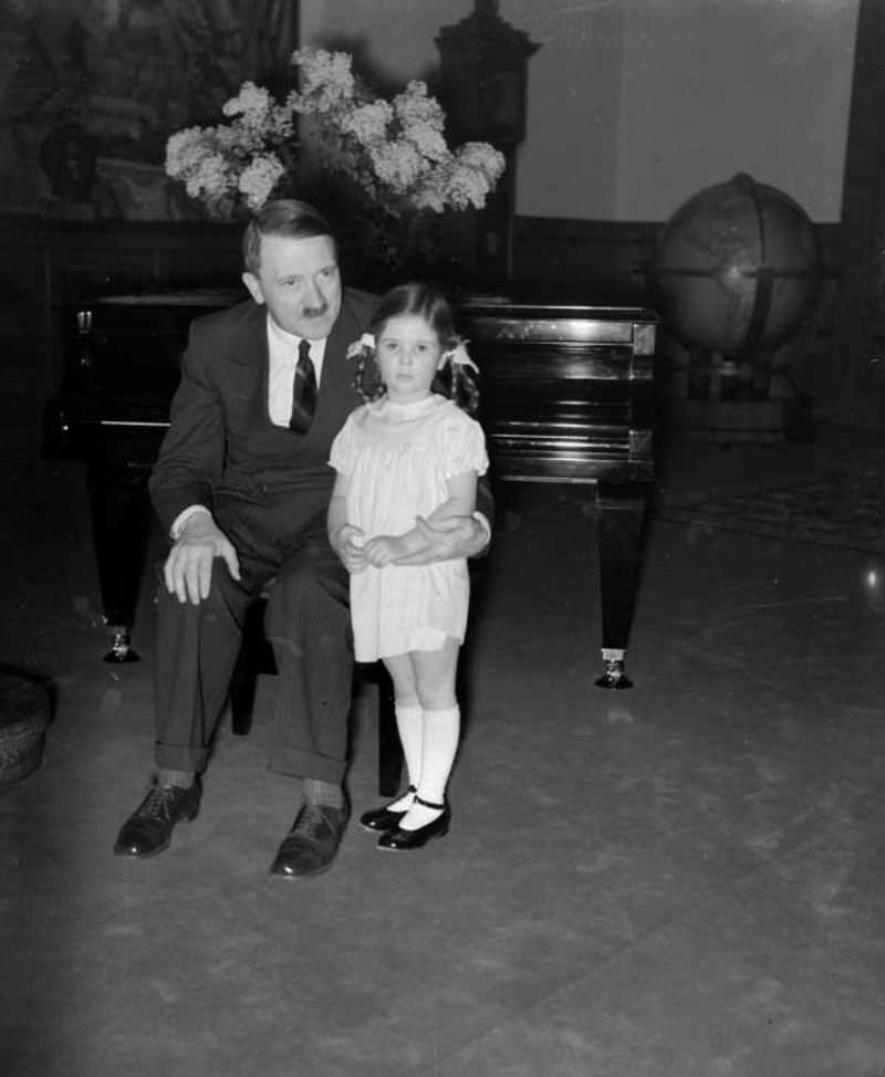 Adorable Photos of Adolf Hitler with Helga Goebbels, his Favorite little Girl