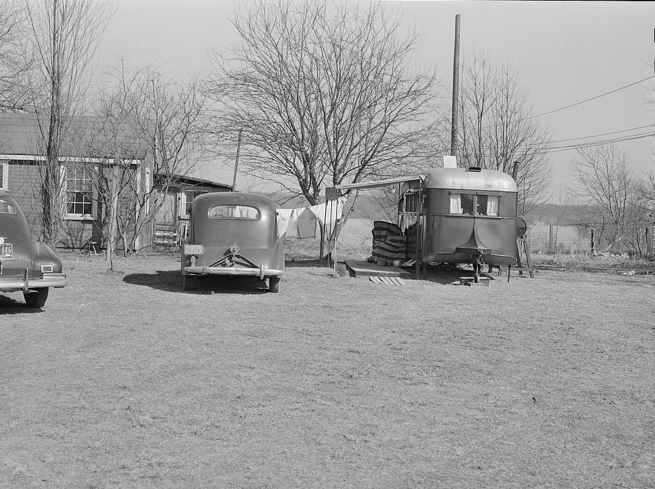 Trailer occupied by war department employee and wife from Pennsylvania. Trailer camp near Alexandria, Virginia, 1941