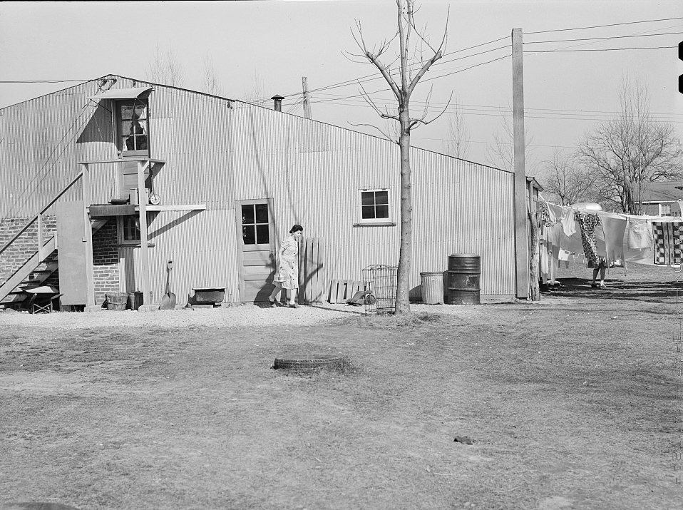 Building where trailer occupants wash clothes, shower and get water. Trailer camp on Mount Vernon Highway near Alexandria, Virginia, 1941