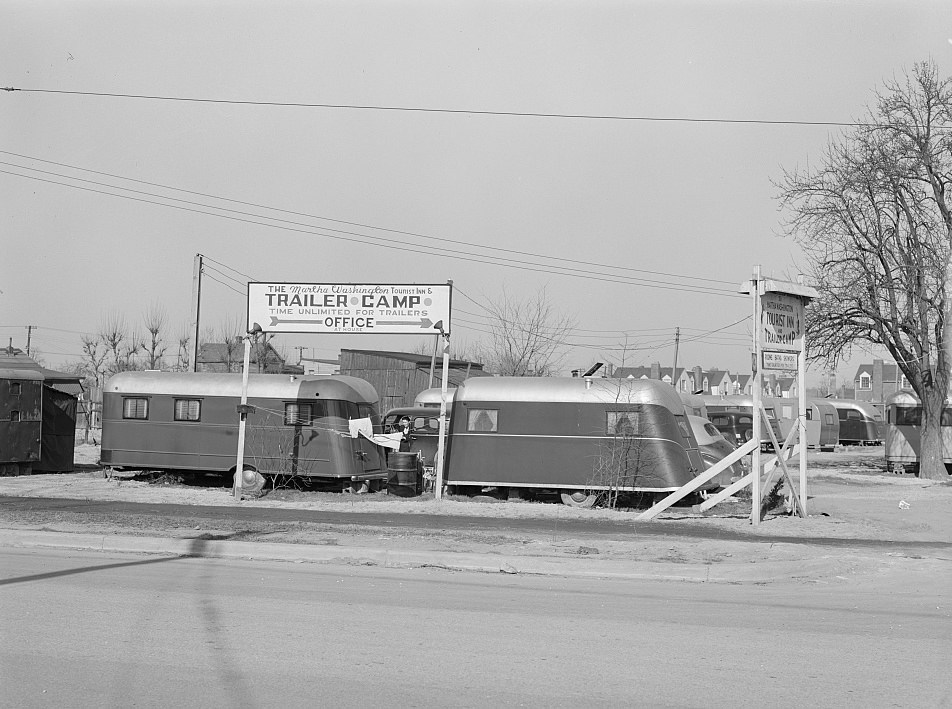 Trailer camp occupied mostly by torpedo plant workers and their families in Alexandria, Virginia, 1941