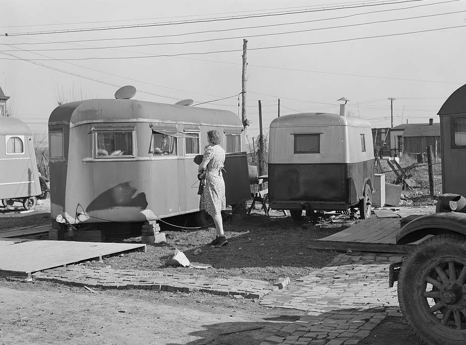 Wife of torpedo plant worker talks with her neighbor. Trailer camp in Alexandria, Virginia, 1941
