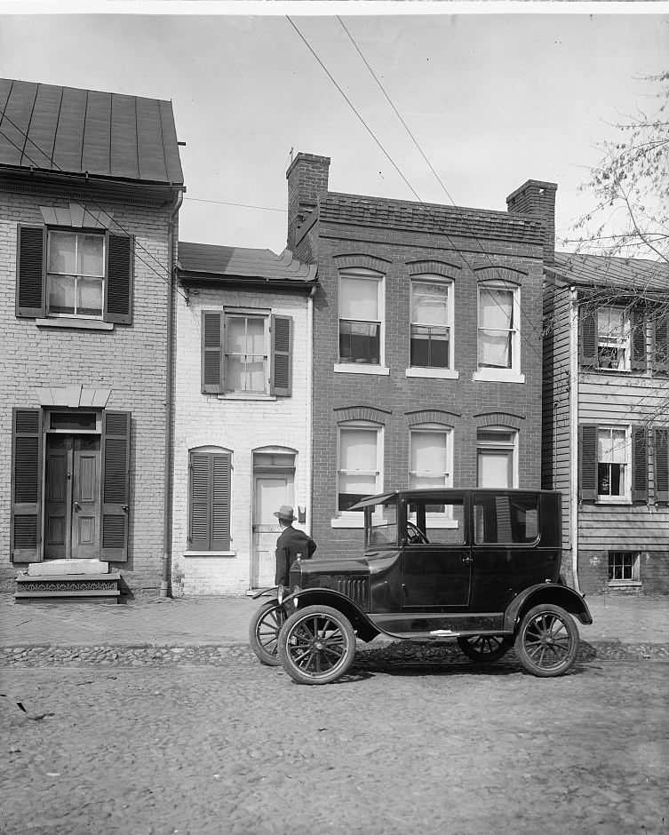 Ford Motor Co., Ford Coupe at little house in, Alexandria, 1910s