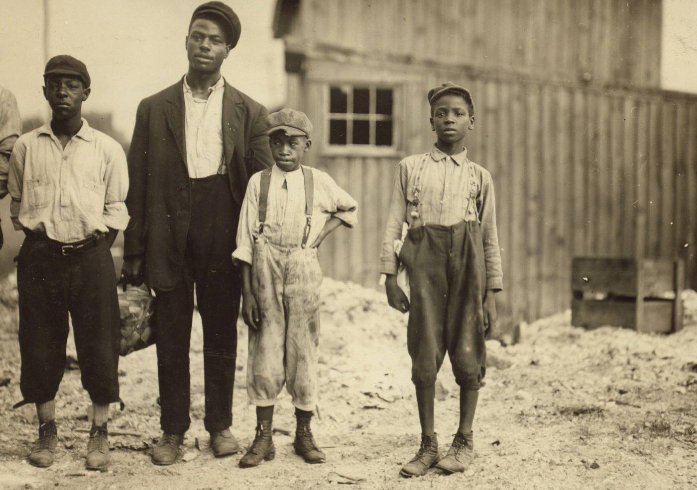 Glass Factory Children, 1911