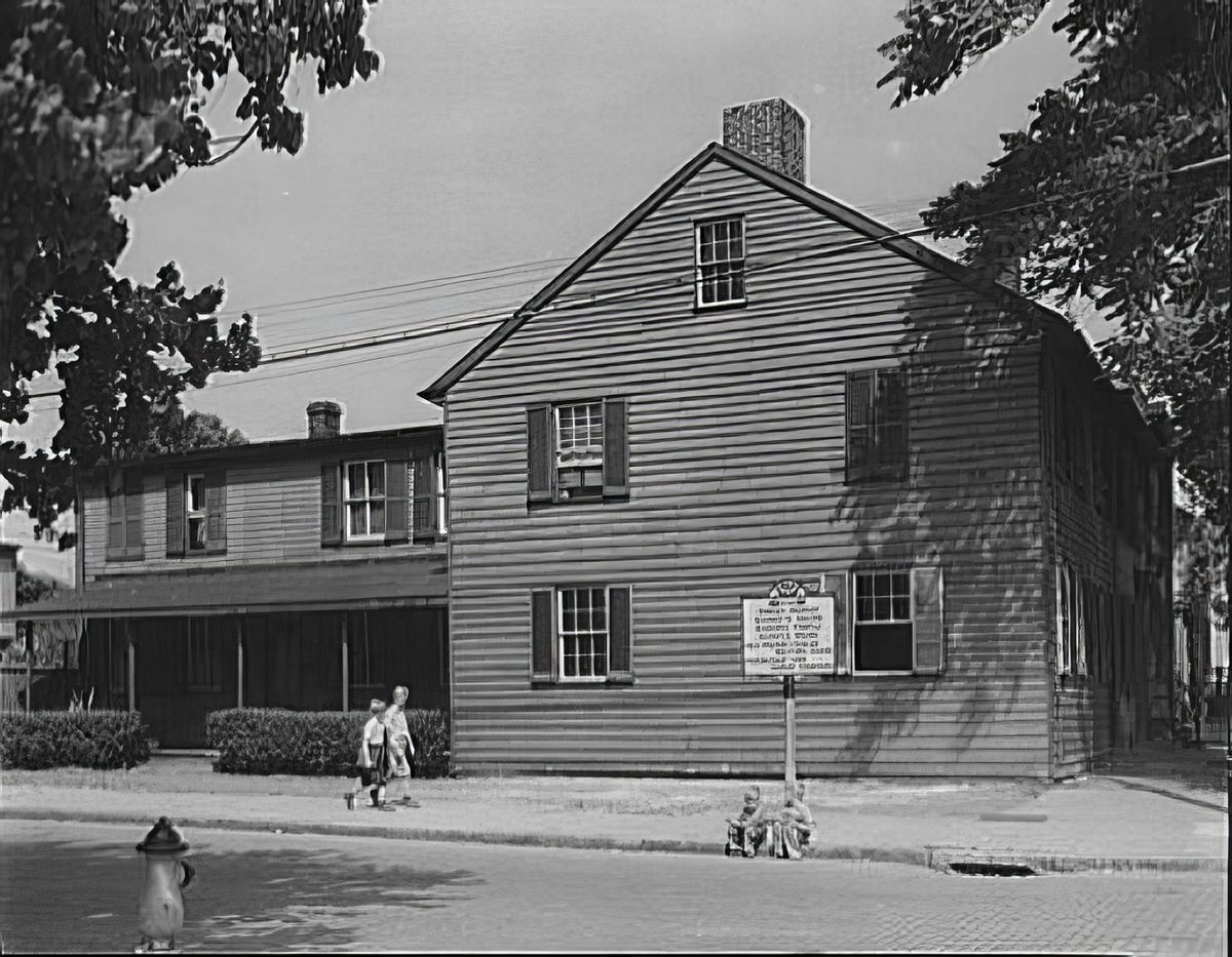 National Paint, Varnish & Lacquer Association, Inc. Hilly house painting job at 319 Wolfe St., Alexandria, 1920