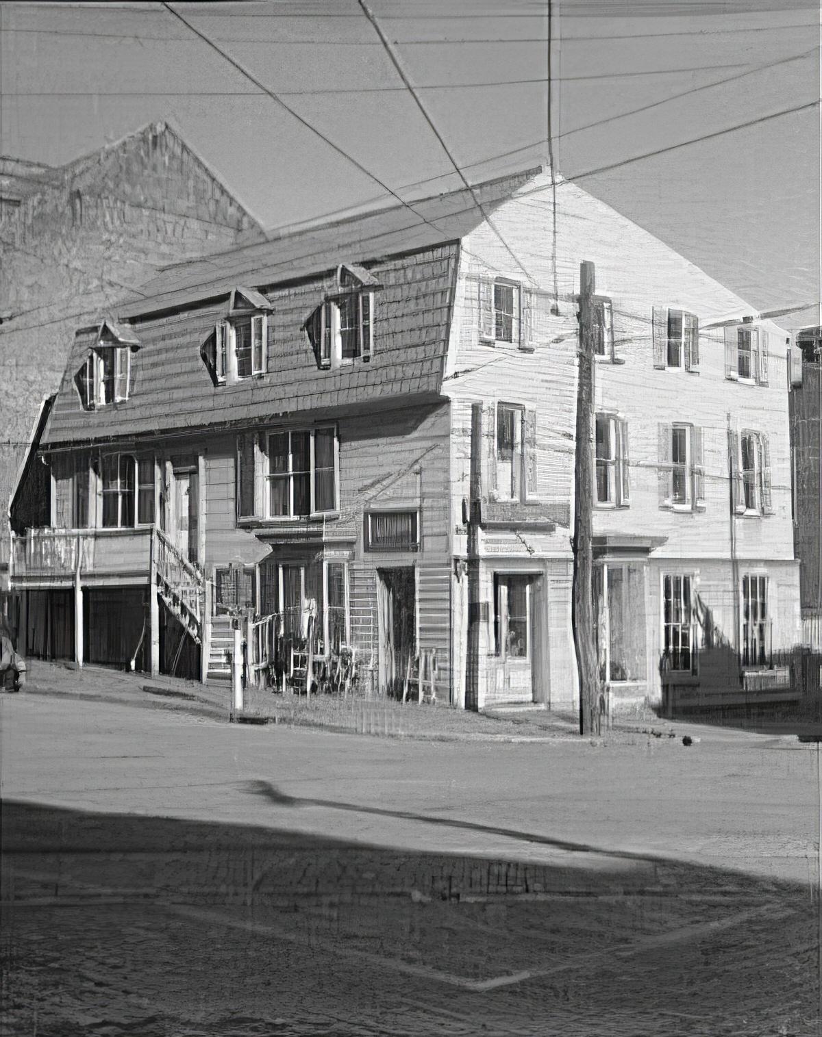 Ramsay house in Alexandria. Exterior of Ramsay house, 1920