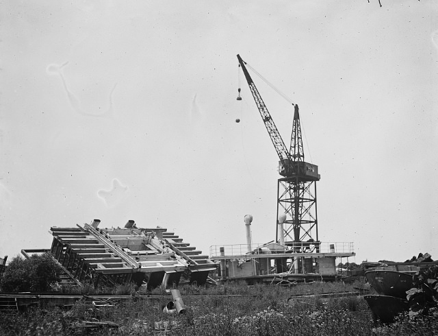 How vessels are destroyed in the Virginia shipyards, Alexandria, 1923