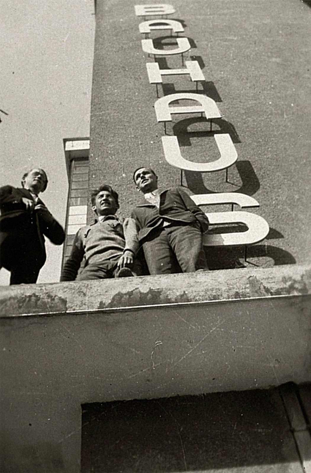 A Visual Journey into the Bauhaus School of the 1920s - Pioneers of Modern Design