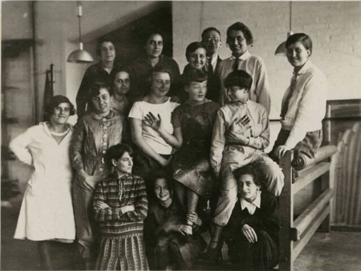 A Visual Journey into the Bauhaus School of the 1920s - Pioneers of Modern Design