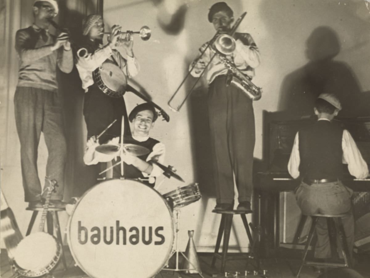 A Visual Journey into the Bauhaus School of the 1920s - Pioneers of Modern Design