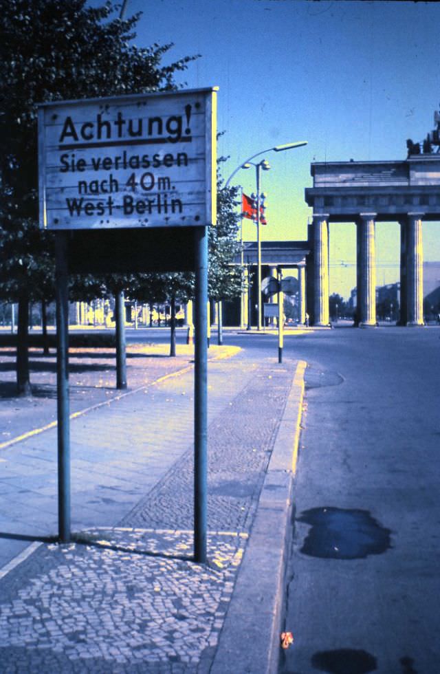 Strasse des 17 Juni and Brandenburger Tor, September 11, 1959.