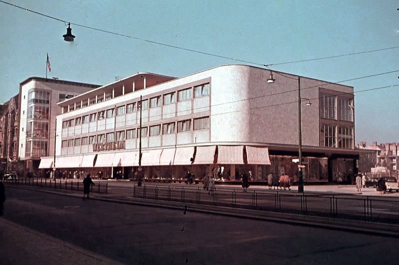 Wertheim department store's Steglitz branch, Berlin, 1954