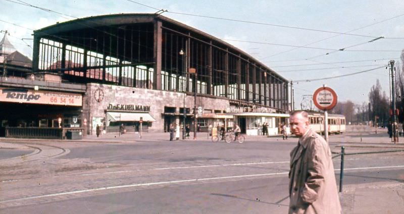 Windowless Zoo Bahnhof with transit info center in front, Berlin, 1954