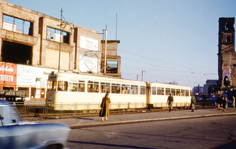 1952 motor-trailer set on Line 75. The U-Bahn did not reach Spandau, so heavy volume tram lines were operated till 1967, Berlin, 1954