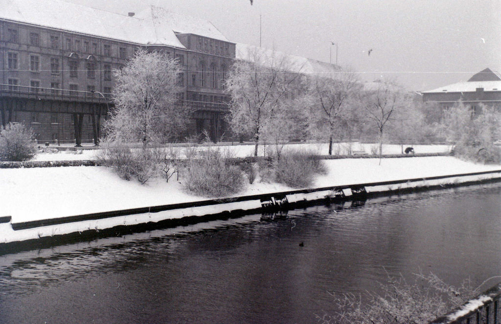 Beautiful Vintage Photos of Berlin in the Winter for 1964