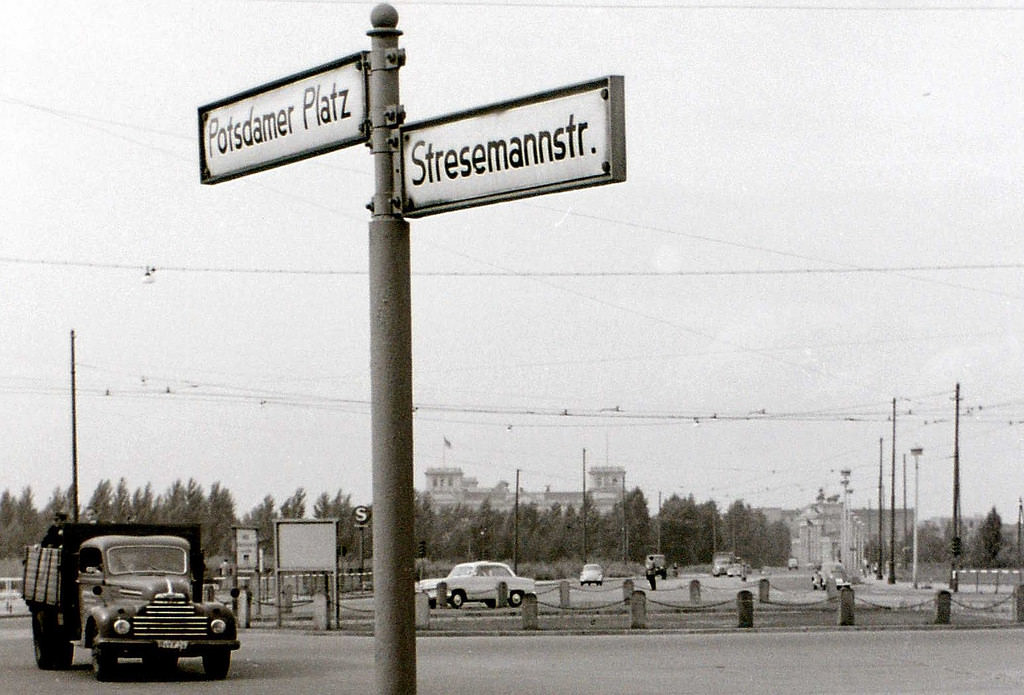 Beautiful Vintage Photos of Berlin in the Winter for 1964