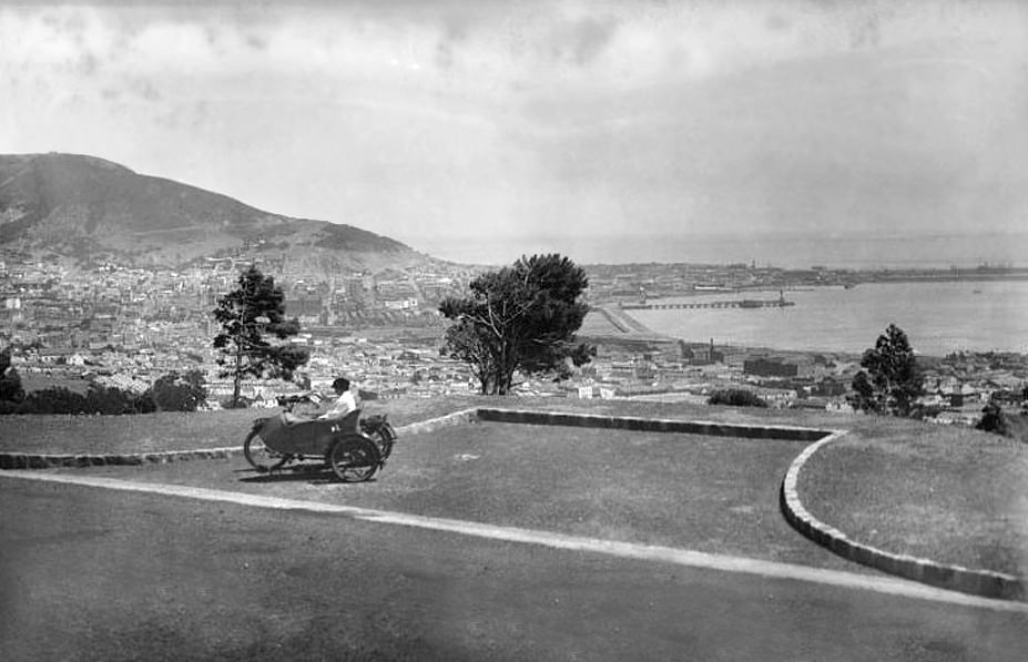 De Waal Drive, 1933.