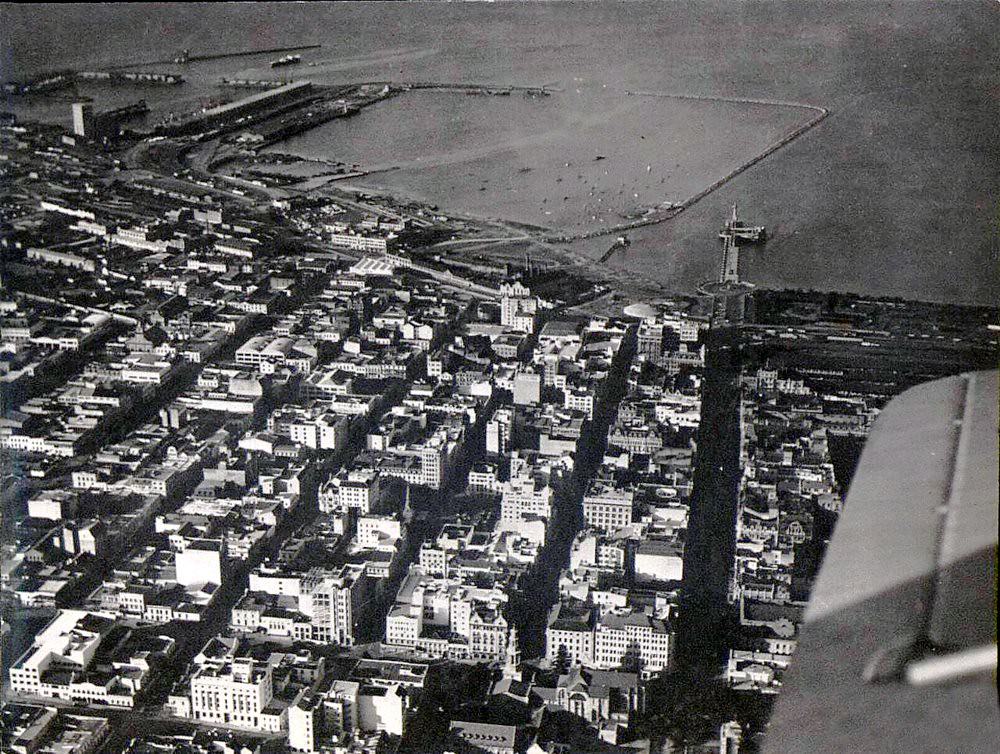 City centre, 1934. IThe Victoria Basin as that part of the docks were called, was about a third of the present day Duncan dock.