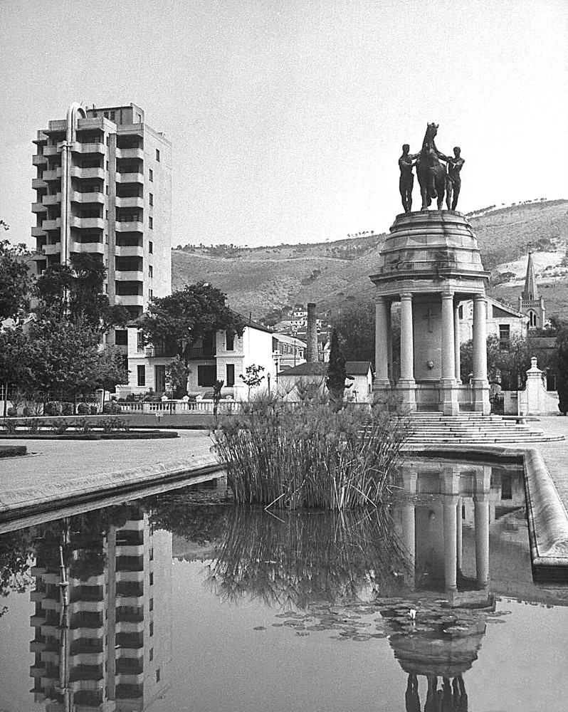 Signal Hill from the Gardens 1946