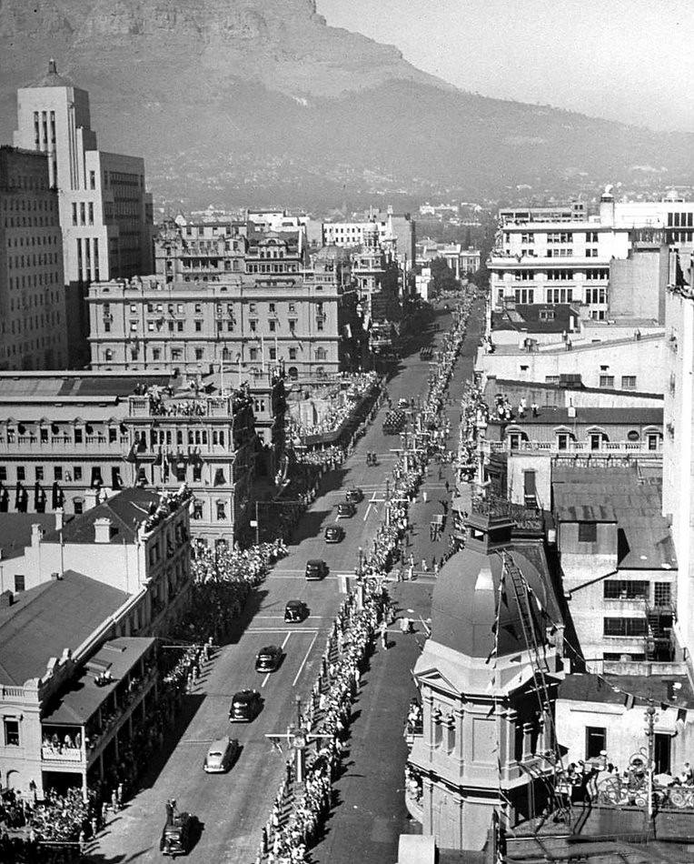 The Royal motorcade makes its way up Adderley street. Note on the left the O.K. Bazaars building is just starting, 1947