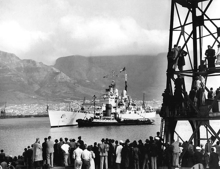 Crowds gather to catch a glimpse of the Royal family onboard HMS Vanguard on occasion of their visit to South Africa in 1947.