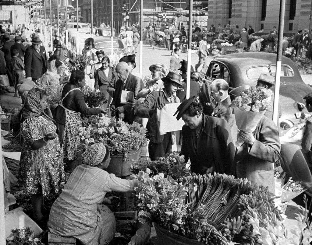 Flower sellers at Parliament street, 1946.