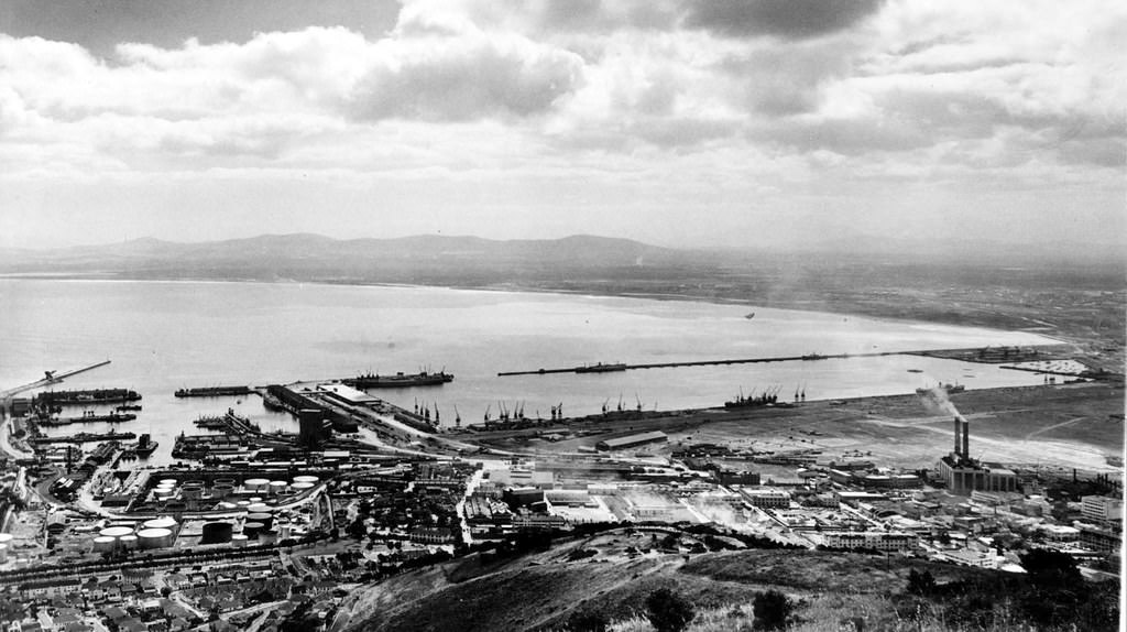 Table Bay, 1947.